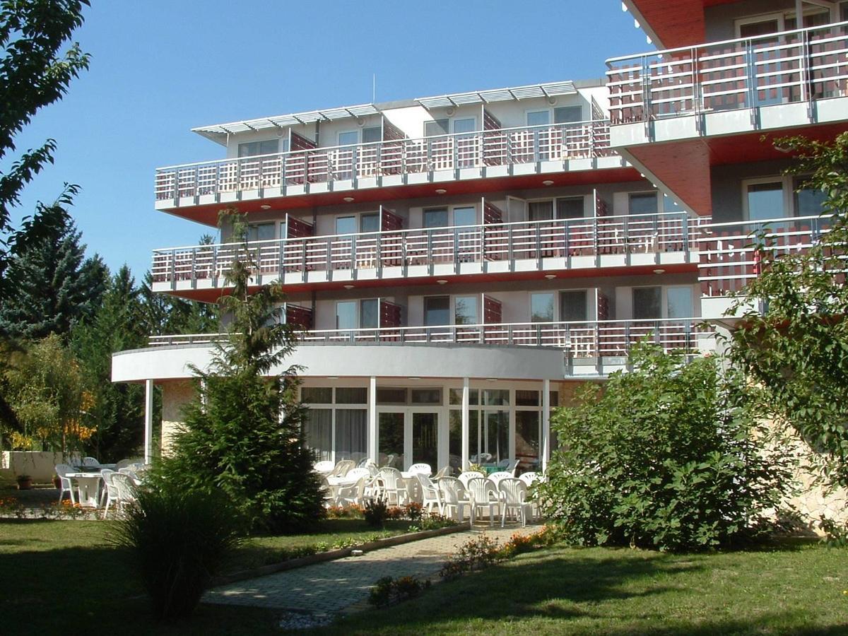 Well Hotel Harkány Eksteriør bilde
